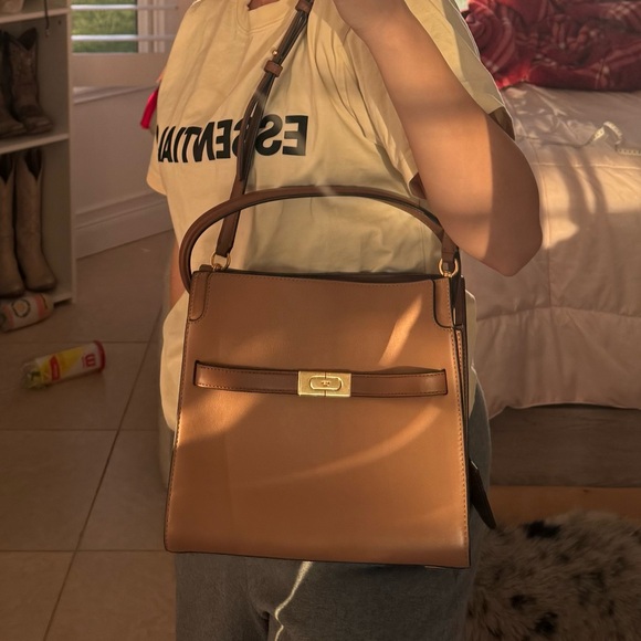 SMALL LEE RADZIWILL DOUBLE BAG

$998original price - Picture 9 of 10